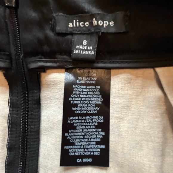 Flattering mini skirt - Picture 2 of 6